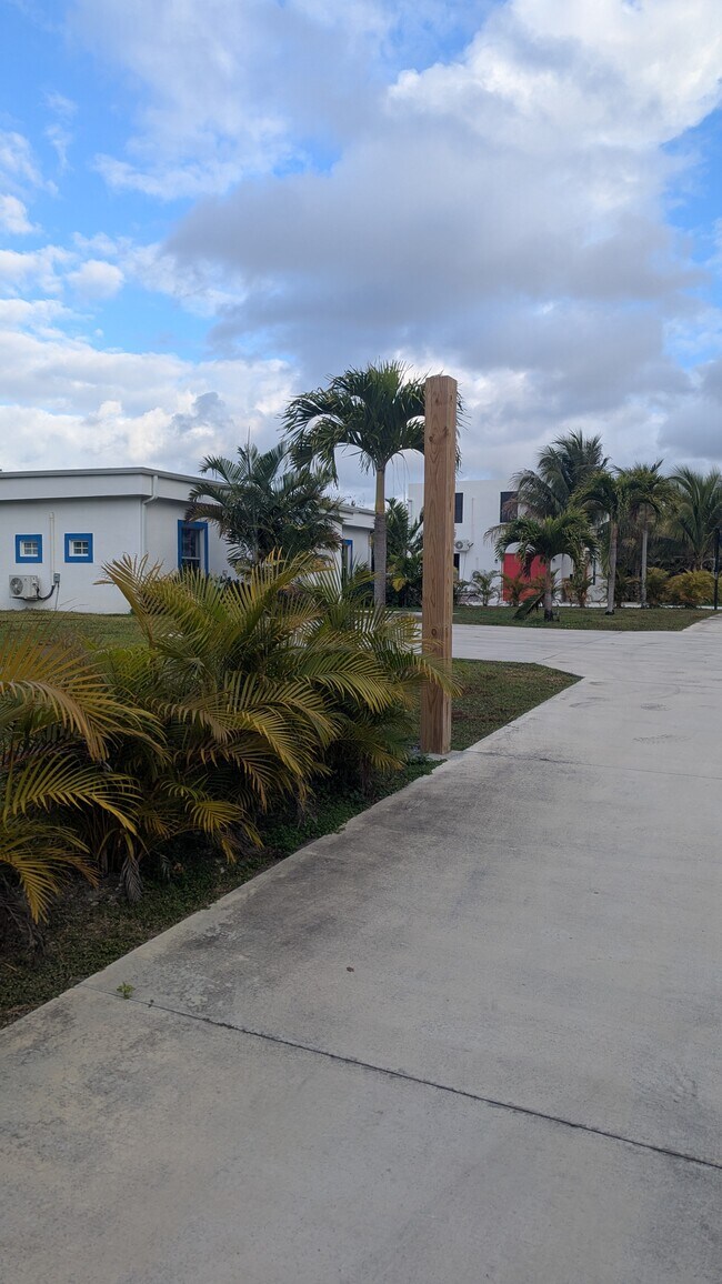 Foto del edificio - 1335 Churchill Rd