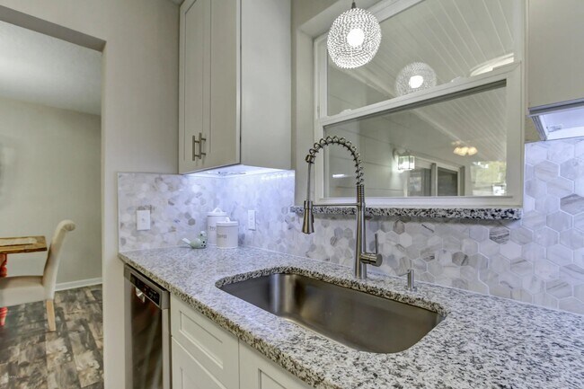 Foto del edificio - 6530 Pine Summit Dr