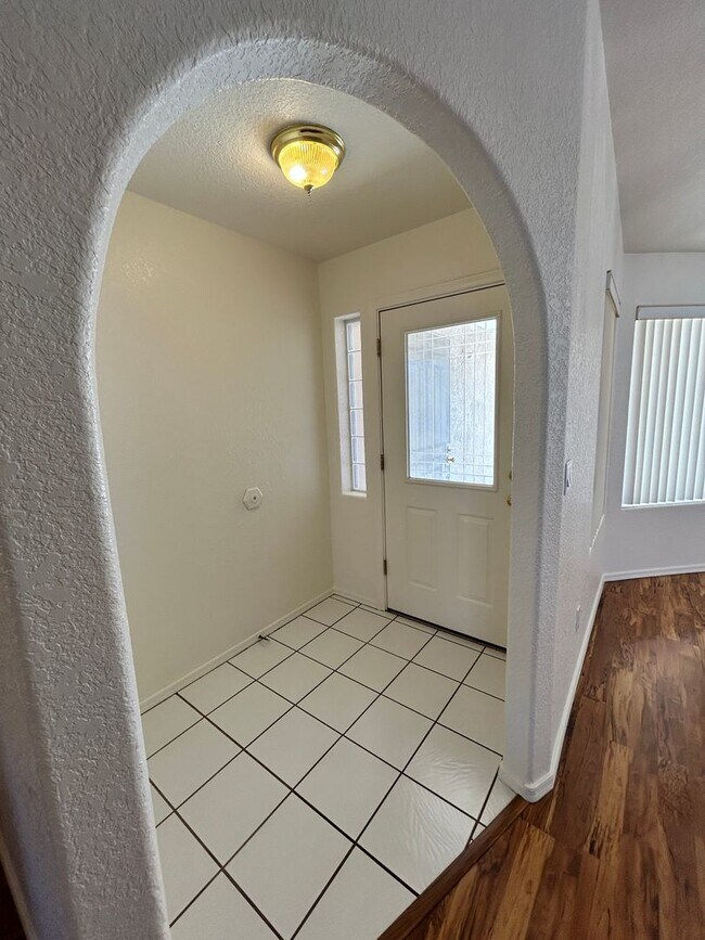Foto del edificio - Unfurnished Home!