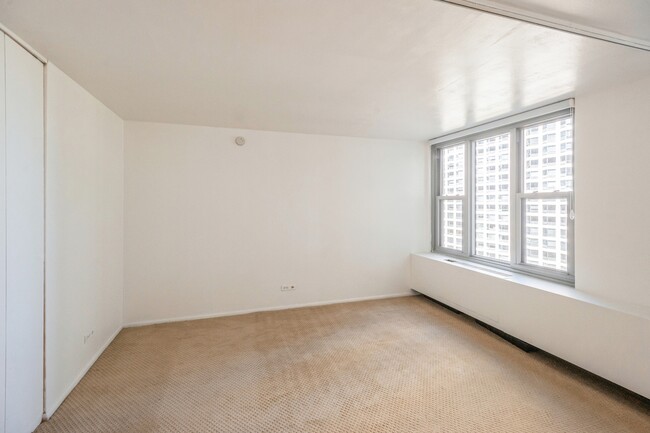 Building Photo - 400 E Randolph St