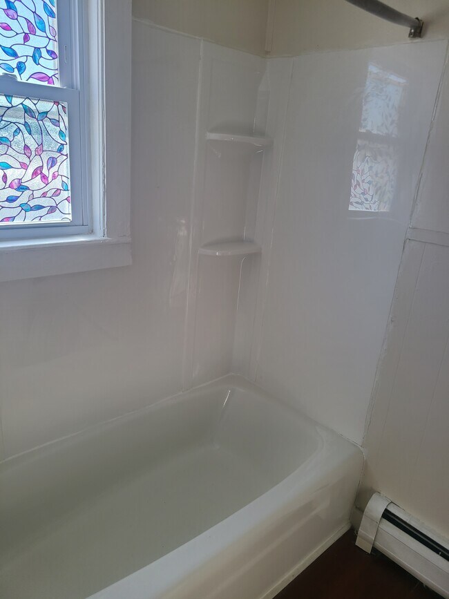 Baño - 16 Central St