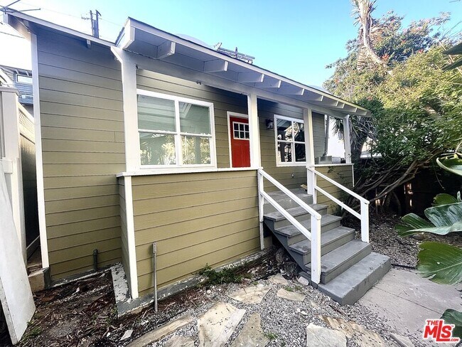 Foto del edificio - 129 Clubhouse Ave