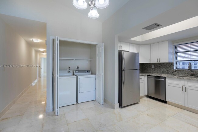 Foto del edificio - 2733 SW 31st Pl