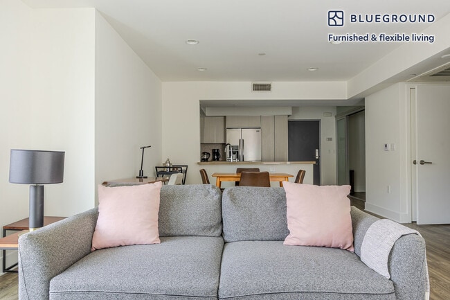 Foto del edificio - 10473 Santa Monica Blvd