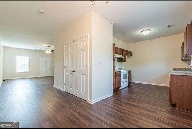 Building Photo - Room in Townhome on Pounds Dr