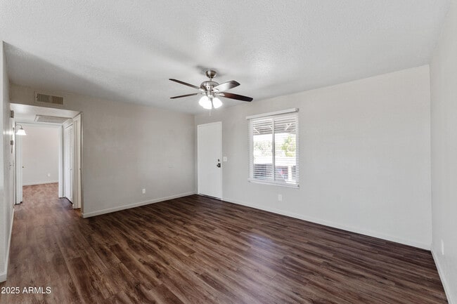 Building Photo - 808 N Revere