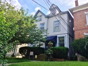 Building Photo - 644 College St