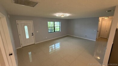 Building Photo - 1832 SE Manth Ln
