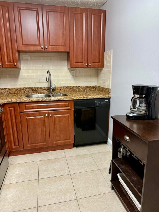 Foto del edificio - 405 Meadows Cir