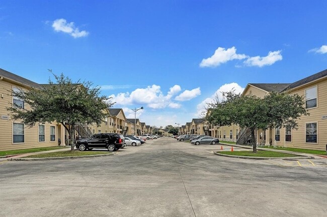 Building Photo - 2078 Laverne St