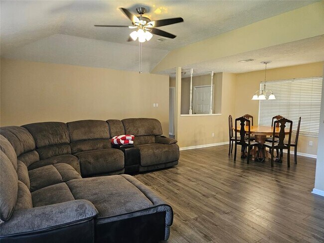 Foto del edificio - 9746 Dover Hill Rd