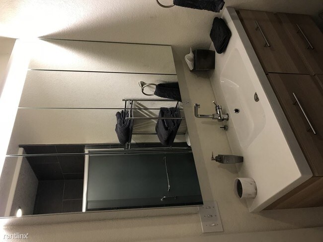 Foto del edificio - 2 br, 1 bath - 28 W Monument St