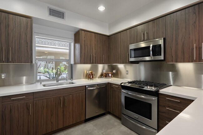 Building Photo - 11023 Fruitland Dr