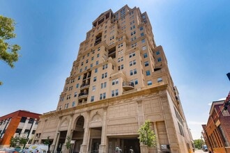 Building Photo - 300 W 11th Ave