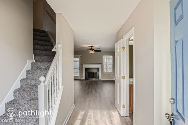 Building Photo - 4 br, 2.5 bath House - 2601 South Hills UNIT