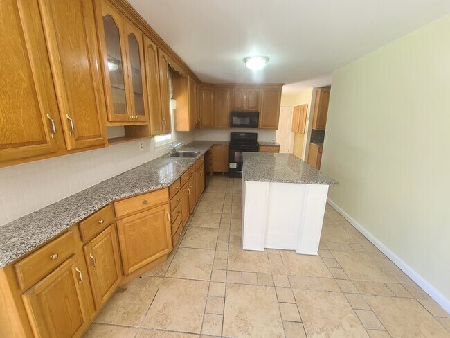Building Photo - 842 S Deshon Rd
