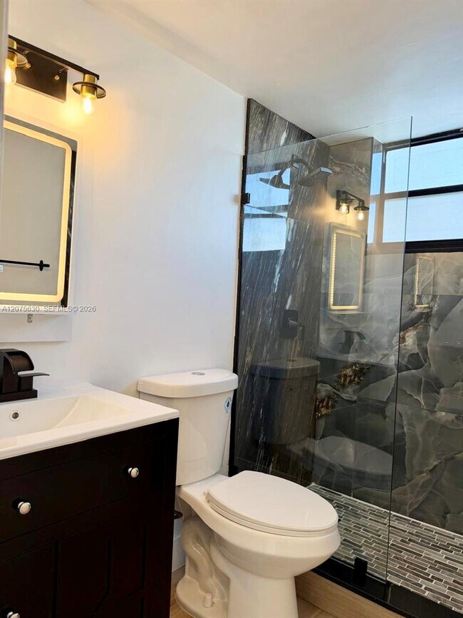 Foto del edificio - 5055 NW 7th St