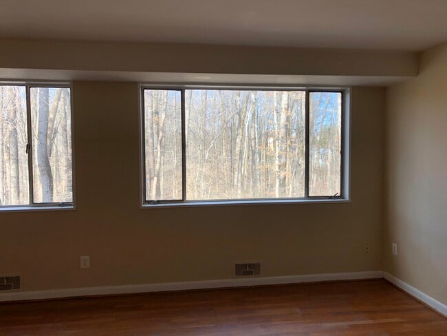 living room - 10500 Montrose Ave