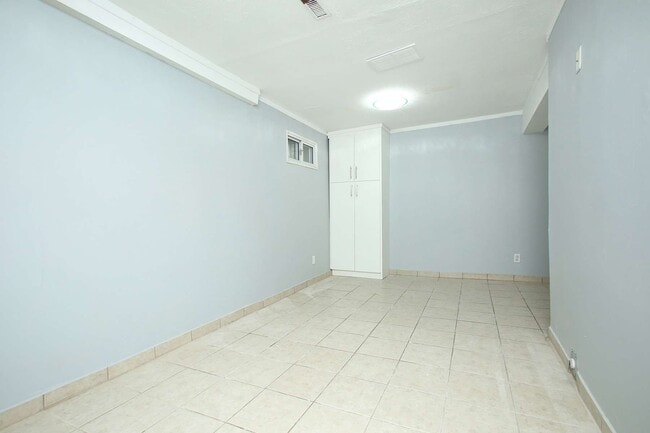 Building Photo - 126 Dusay Pl