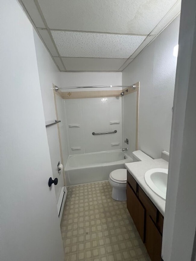 Foto del edificio - 2 Bedroom 1 Bathroom 4 Plex