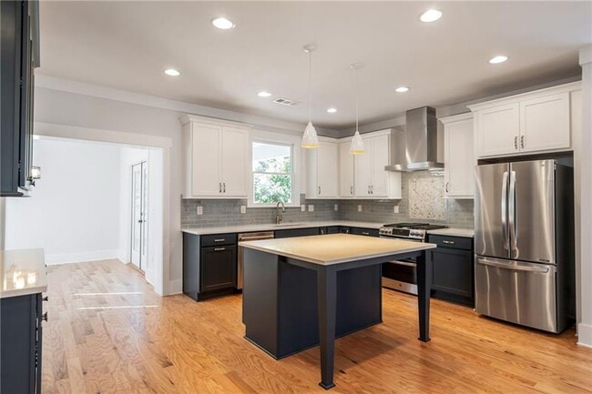 Building Photo - 749 Reverend D L Edwards Dr