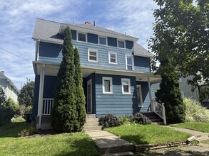 Building Photo - 230 Hallock St
