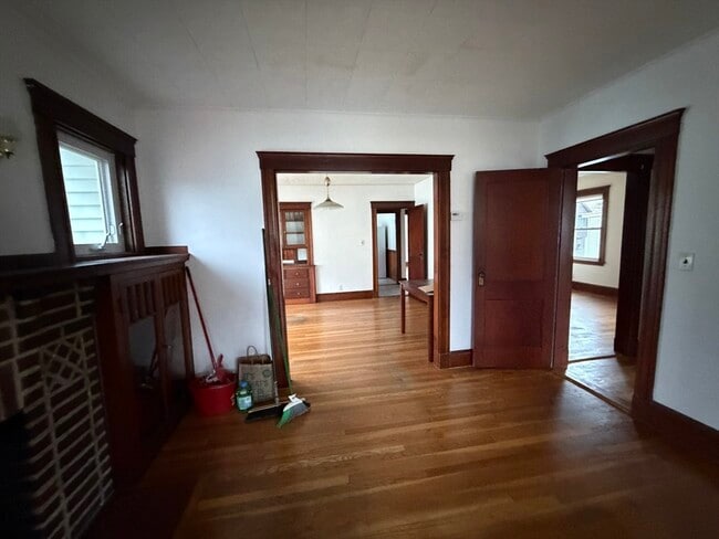 Building Photo - 44 Varnum St