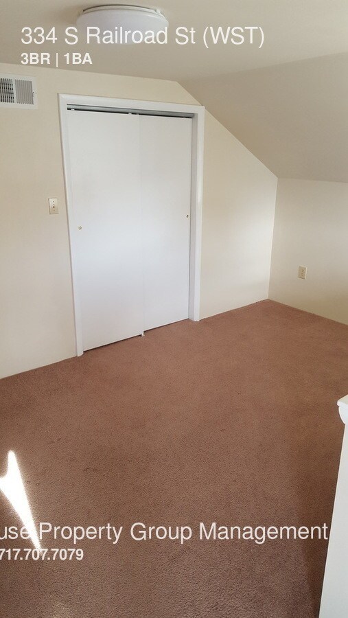 Building Photo - Clean 3 Bedroom unit