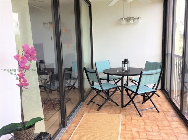 Foto del edificio - 16300 Golf Club Rd