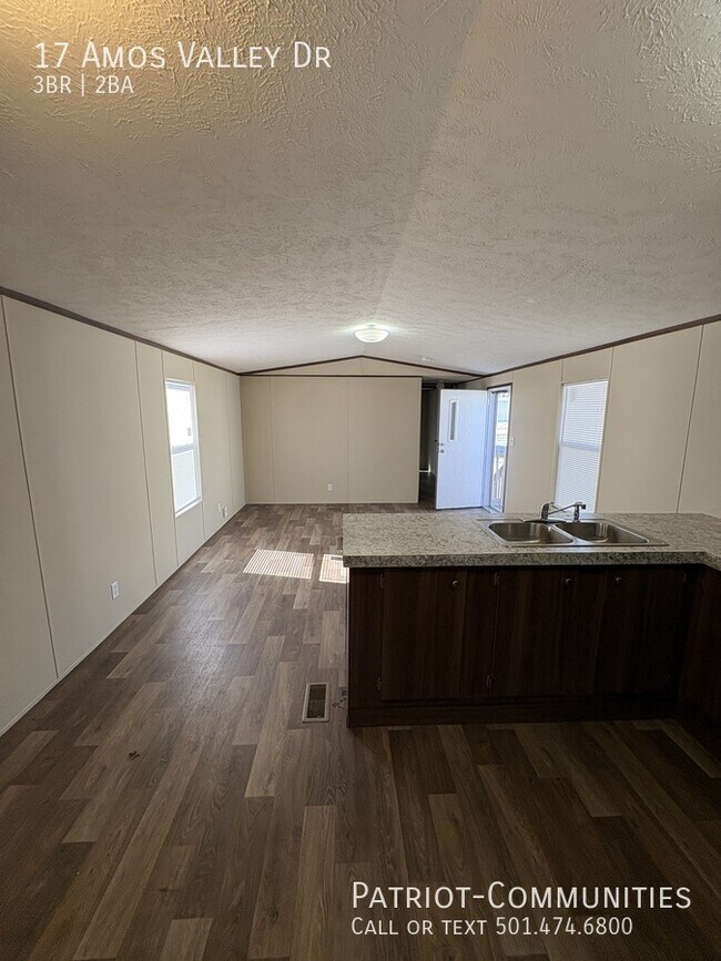 Foto del edificio - 17 Amos Valley Dr