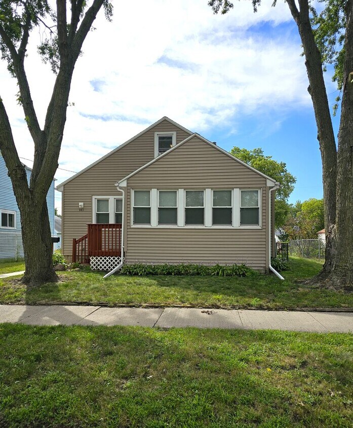 Primary Photo - FOR RENT- 4 bed home on Hope Ave, Pets ok ...