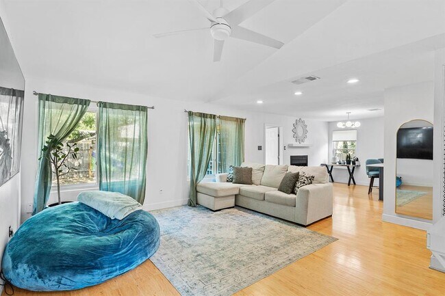 Foto del edificio - 722 Decker Prairie Dr