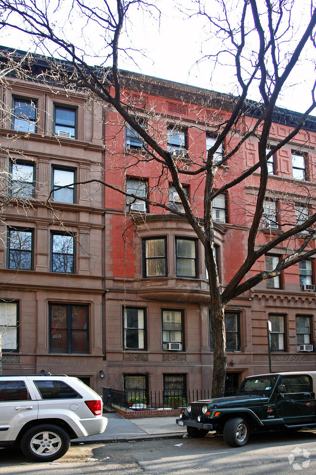 Building Photo - 117 W 69th St
