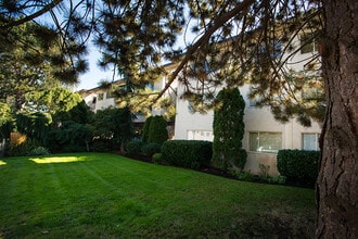 Building Photo - Pacific Shores