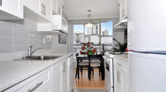 Building Photo - Emerald Terrace Apartments