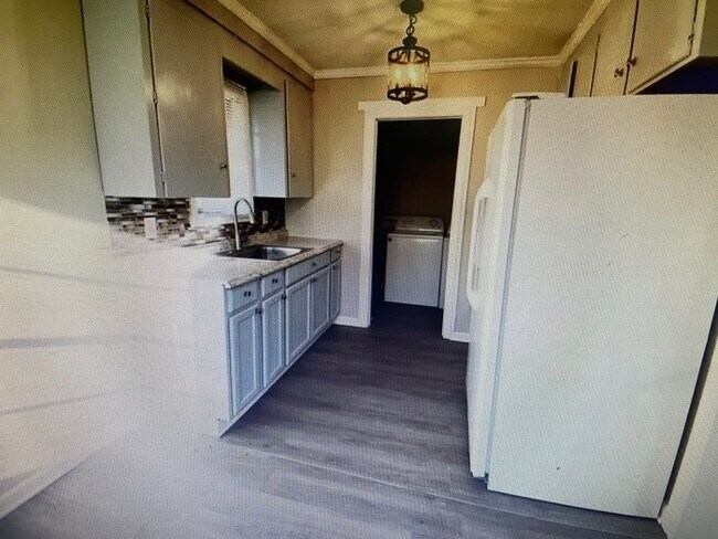 Foto del edificio - 3 bedroom 1 Bathroom