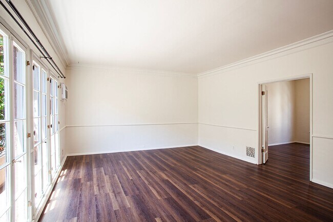 Building Photo - Charming Vintage 1 Bed / 1 Bath in the Heart of West Hollywood
