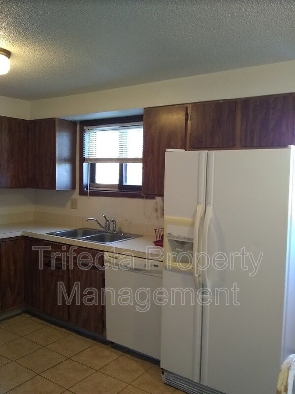 Foto del edificio - 4955 Basswood Dr