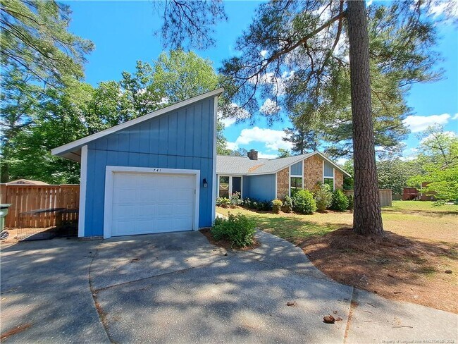 Building Photo - 741 Maxine St