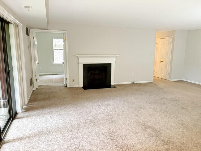 Building Photo - 805 Mountainview Dr