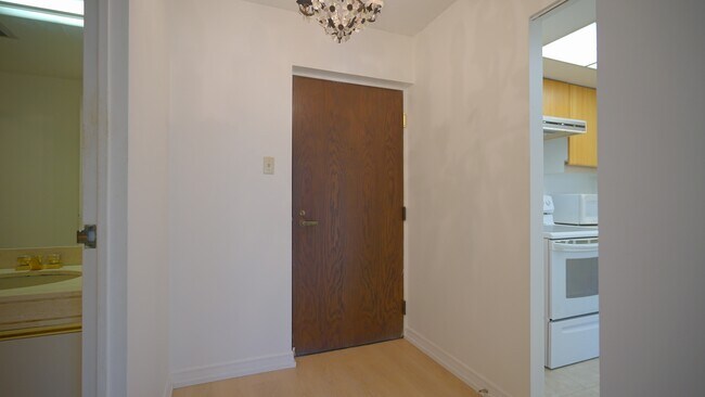 Building Photo - 65-2165 Harbour Square