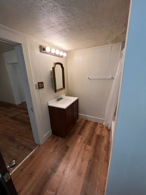 Bathroom - 626 E Mound St