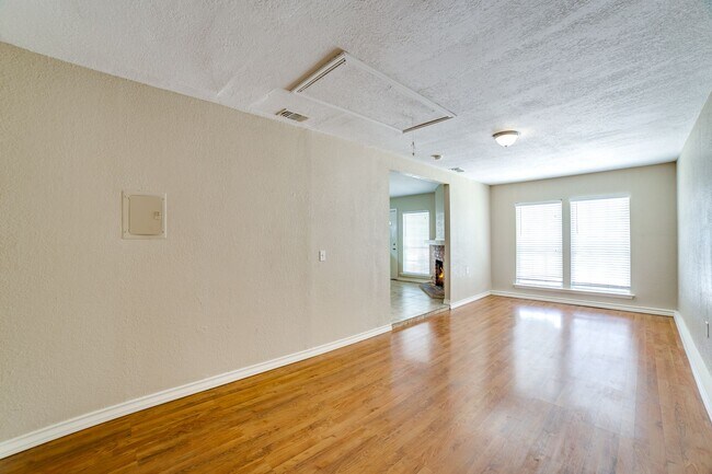 Building Photo - 8033 Big Bend