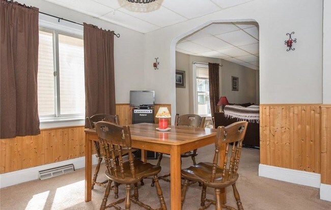 Building Photo - 87 Dirkson Ave