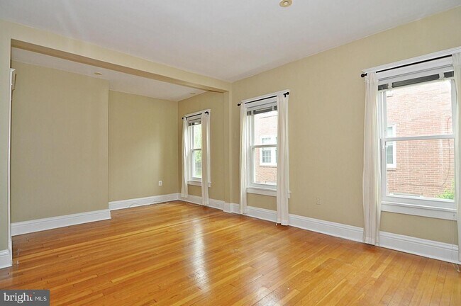 Building Photo - 614 23rd St S
