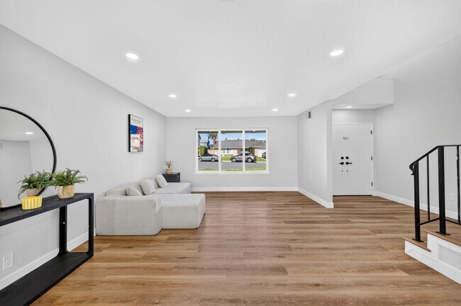 Foto del edificio - 13324 San Martin Pl