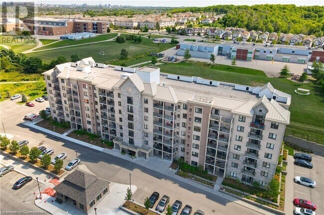 Photo du bâtiment - 776 Laurelwood Dr