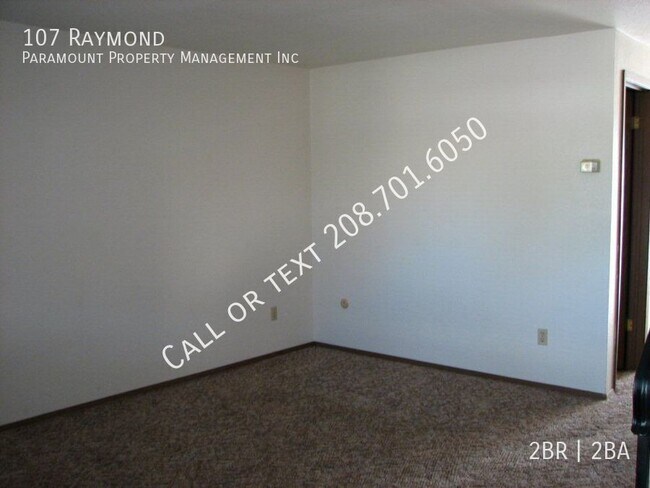Building Photo - Great 2bed two story apartment near the To...