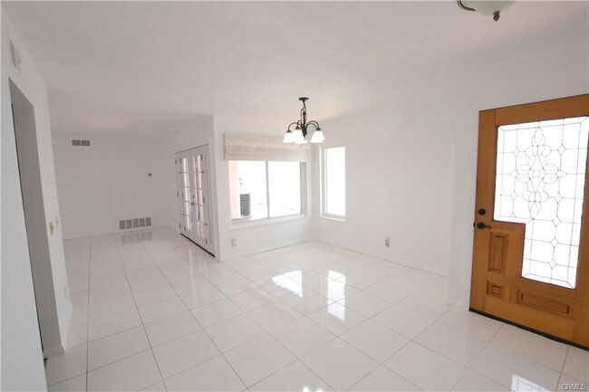 Building Photo - 5 Lemon Grove