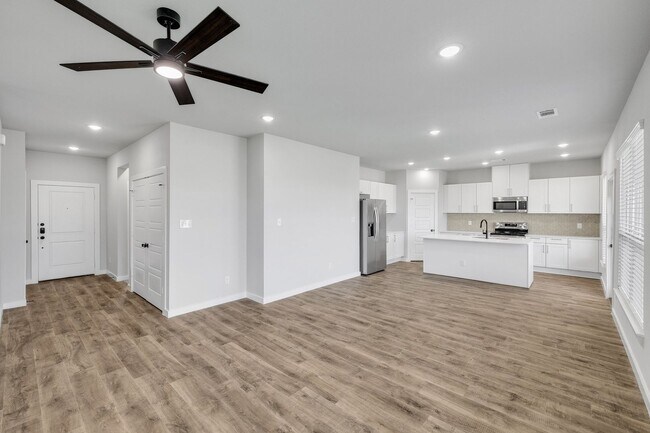 Foto del edificio - AVAILABLE NOW! LUXURIOUS DUPLEX LOCATED ON 1-ACRE LOT IN MIDLOTHIAN, TX!